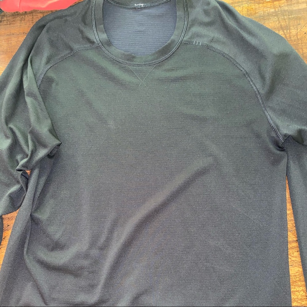 Men’s lululemon long sleeve shirt